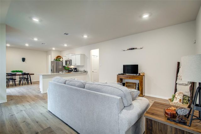 1812 Chandelier Crossing, Crandall, TX 75114