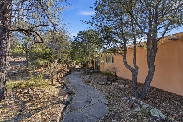 109 Calle Royale, Santa Fe, NM 87505