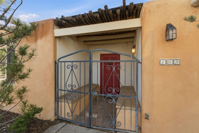109 Calle Royale, Santa Fe, NM 87505