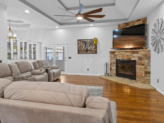 1199 N Sha-Ree Lane, Bolivar, MO 65613