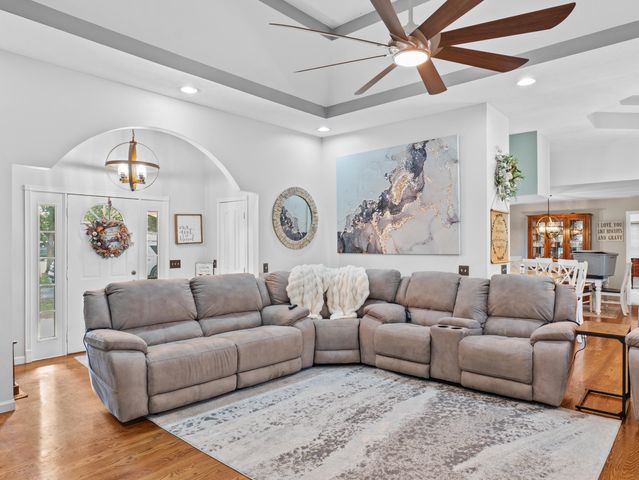 1199 N Sha-Ree Lane, Bolivar, MO 65613