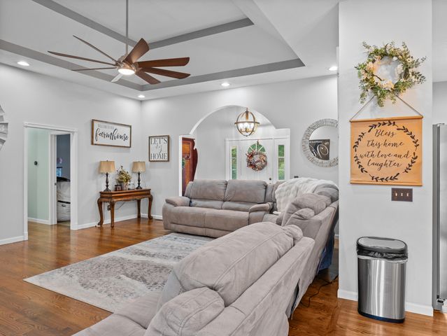 1199 N Sha-Ree Lane, Bolivar, MO 65613