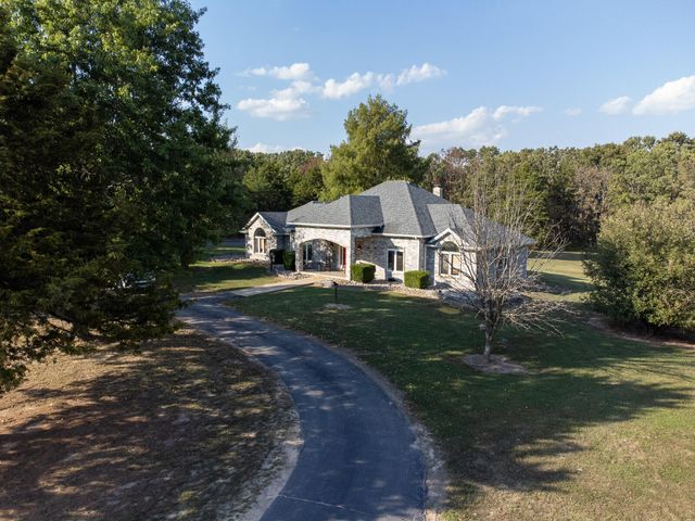 1199 N Sha-Ree Lane, Bolivar, MO 65613