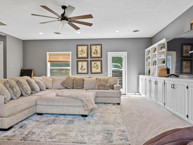 1199 N Sha-Ree Lane, Bolivar, MO 65613