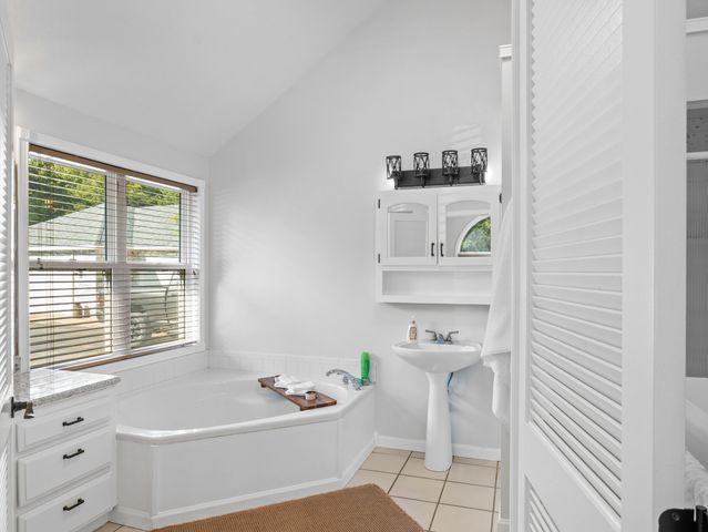 1199 N Sha-Ree Lane, Bolivar, MO 65613