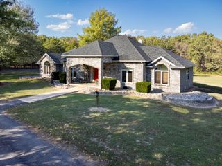 1199 N Sha-Ree Lane, Bolivar, MO 65613