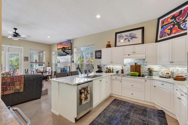 11 LAGUNA COURT, Palm Coast, FL 32137