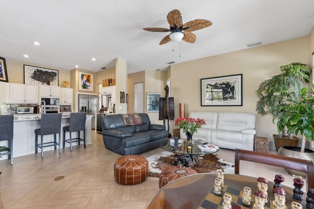 11 LAGUNA COURT, Palm Coast, FL 32137