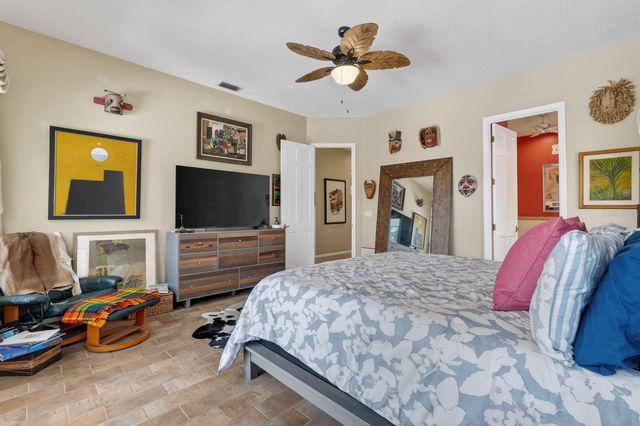 11 LAGUNA COURT, Palm Coast, FL 32137