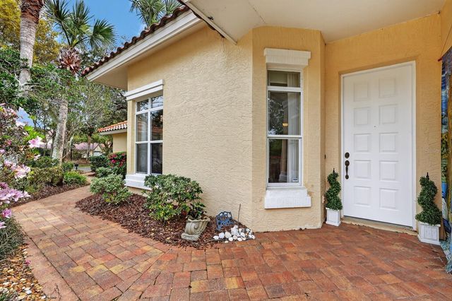 11 LAGUNA COURT, Palm Coast, FL 32137