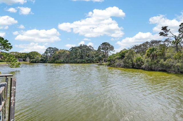 11 LAGUNA COURT, Palm Coast, FL 32137