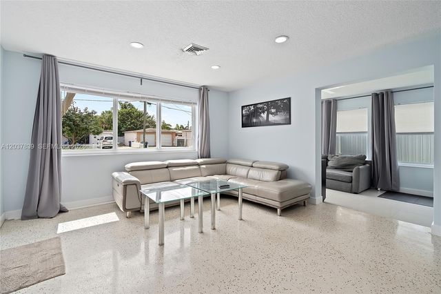 644 SW 7th Ct 0, Hallandale Beach, FL 33009