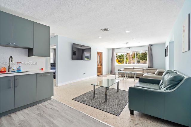 644 SW 7th Ct 0, Hallandale Beach, FL 33009
