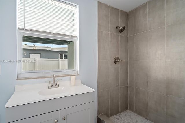 644 SW 7th Ct 0, Hallandale Beach, FL 33009