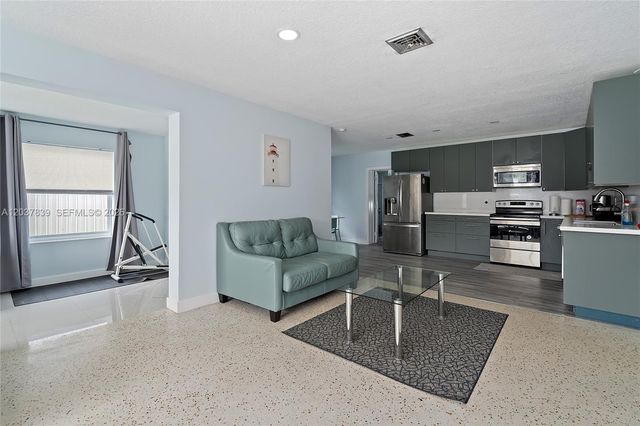 644 SW 7th Ct 0, Hallandale Beach, FL 33009