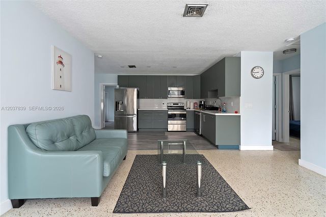 644 SW 7th Ct 0, Hallandale Beach, FL 33009