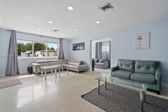 644 SW 7th Ct 0, Hallandale Beach, FL 33009