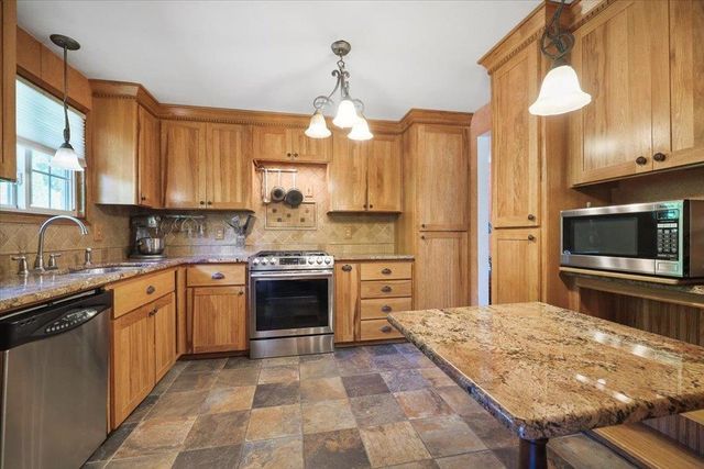 5224 W Pacific Park Dr, Spokane, WA 99208