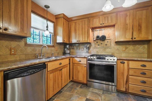 5224 W Pacific Park Dr, Spokane, WA 99208