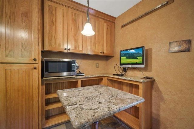 5224 W Pacific Park Dr, Spokane, WA 99208