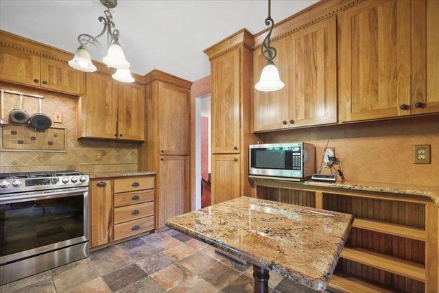 5224 W Pacific Park Dr, Spokane, WA 99208