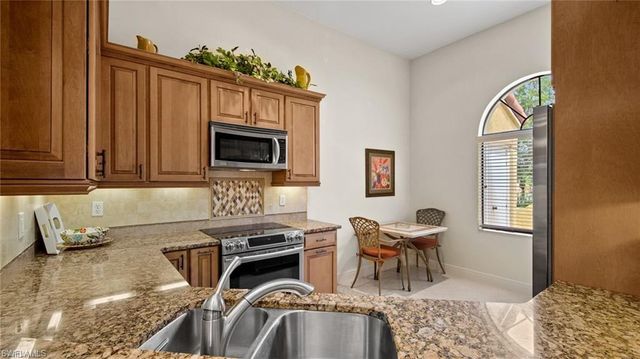577 Beachwalk CIR R202, Naples, FL 34108