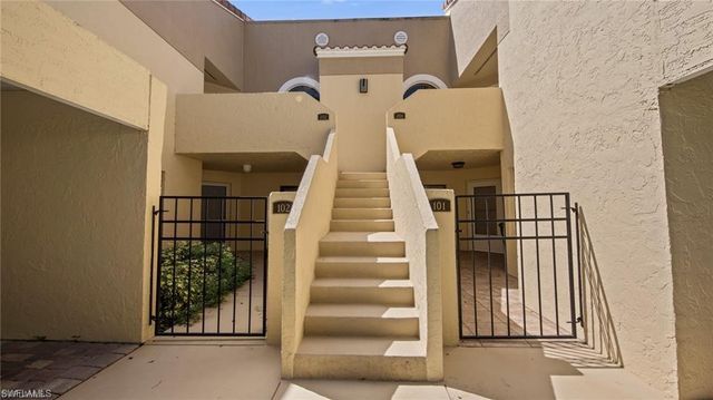 577 Beachwalk CIR R202, Naples, FL 34108