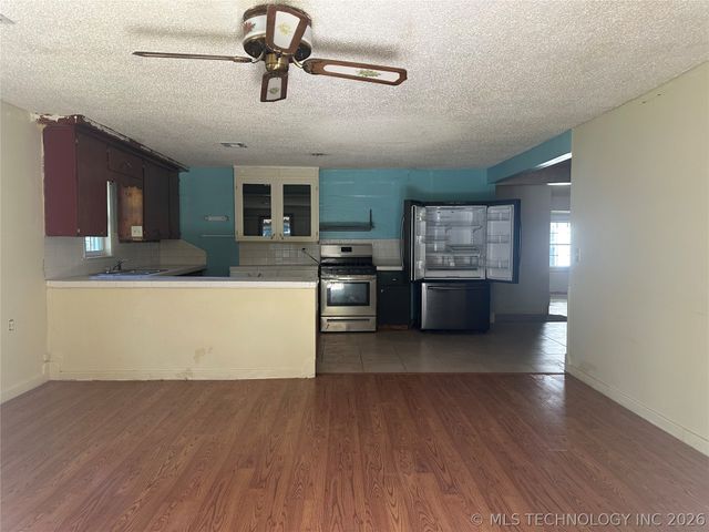 68376 S 315 Road, Wagoner, OK 74467