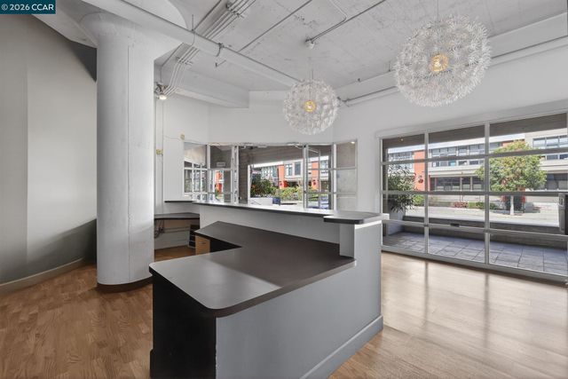 255 3Rd St, Oakland, CA 94607