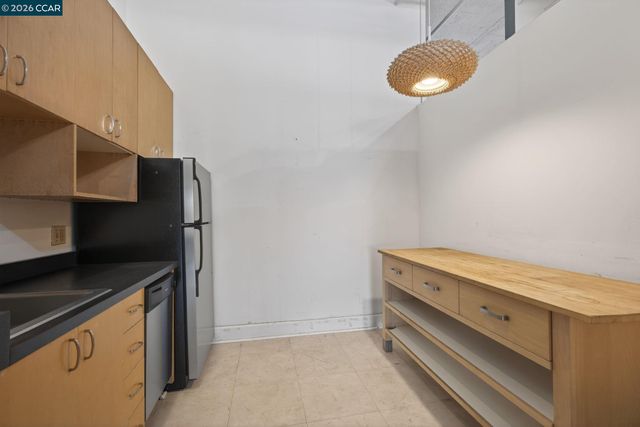 255 3Rd St, Oakland, CA 94607