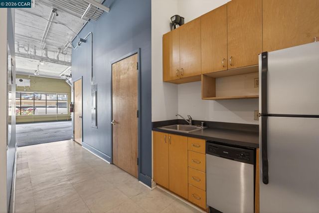 255 3Rd St, Oakland, CA 94607