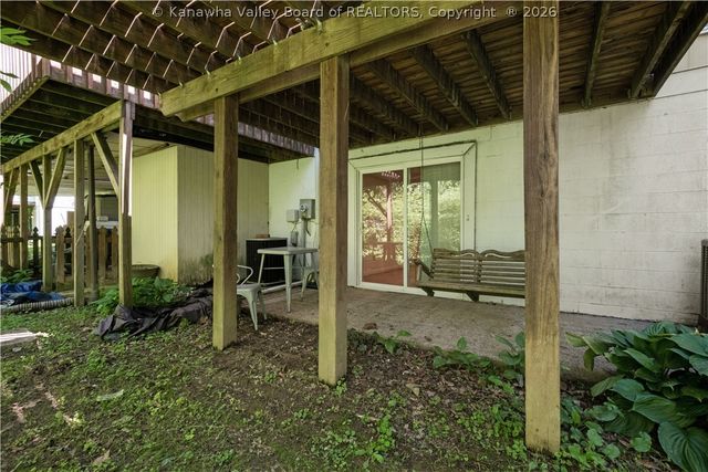 18 Sitting Bull Drive, St Albans, WV 25177