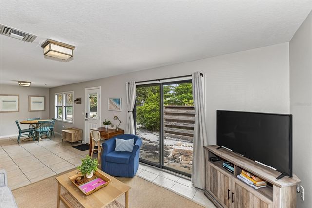 2475 ALAMEDA AVENUE B, Sarasota, FL 34234