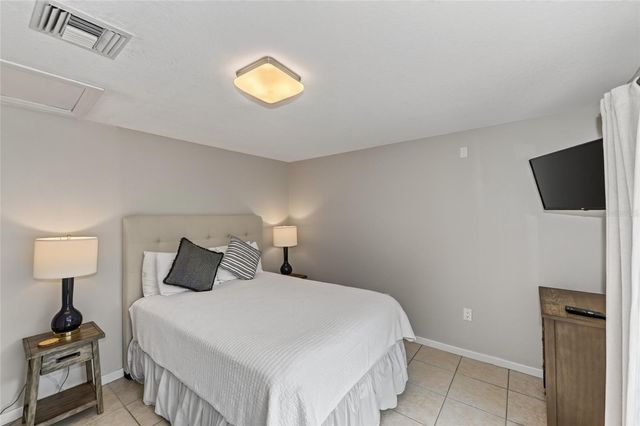 2475 ALAMEDA AVENUE B, Sarasota, FL 34234