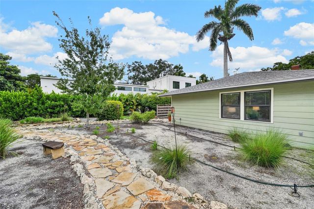 2475 ALAMEDA AVENUE B, Sarasota, FL 34234