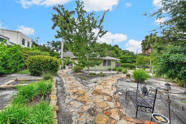 2475 ALAMEDA AVENUE B, Sarasota, FL 34234