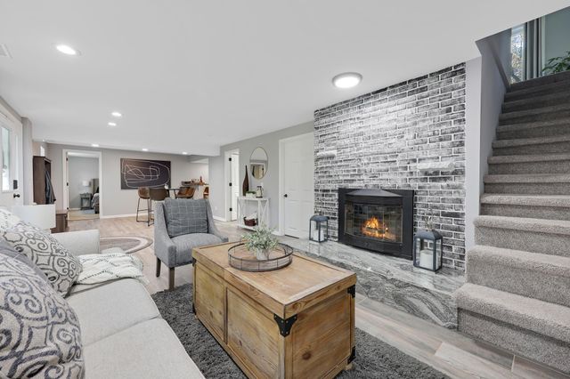 14104 Knollway Drive N, Minnetonka, MN 55305