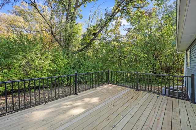 14104 Knollway Drive N, Minnetonka, MN 55305
