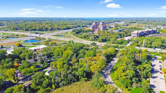 14104 Knollway Drive N, Minnetonka, MN 55305