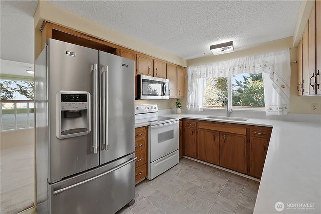 4032 Meridian Avenue N, Marysville, WA 98271