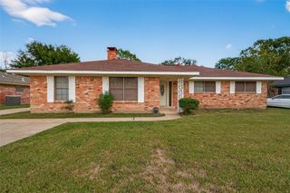 2107 Old Alvin Road, Pearland, TX 77581