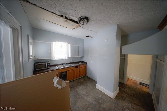 1335 Hampton, East Cleveland, OH 44112