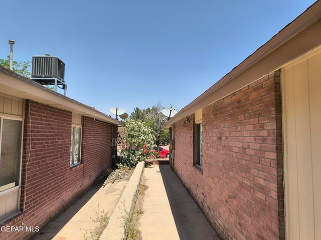 11668 CARLOS MORAN Court, El Paso, TX 79936
