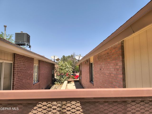 11668 CARLOS MORAN Court, El Paso, TX 79936