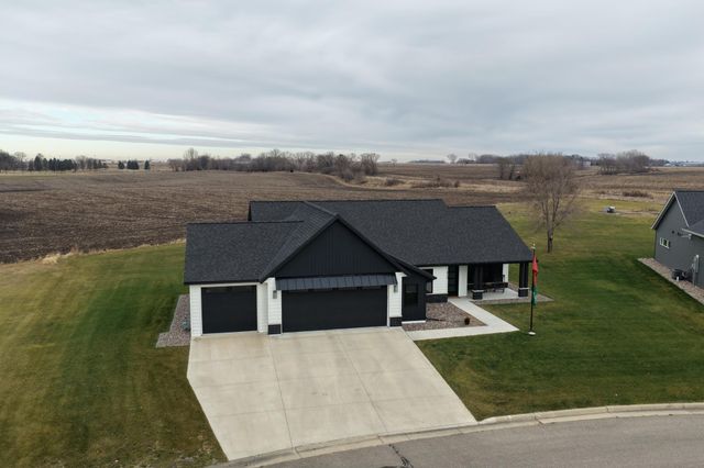 1824 Shady Lane NE, Willmar, MN 56201
