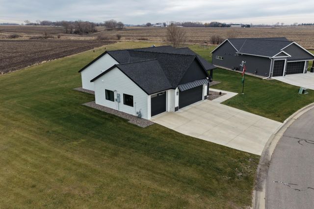 1824 Shady Lane NE, Willmar, MN 56201