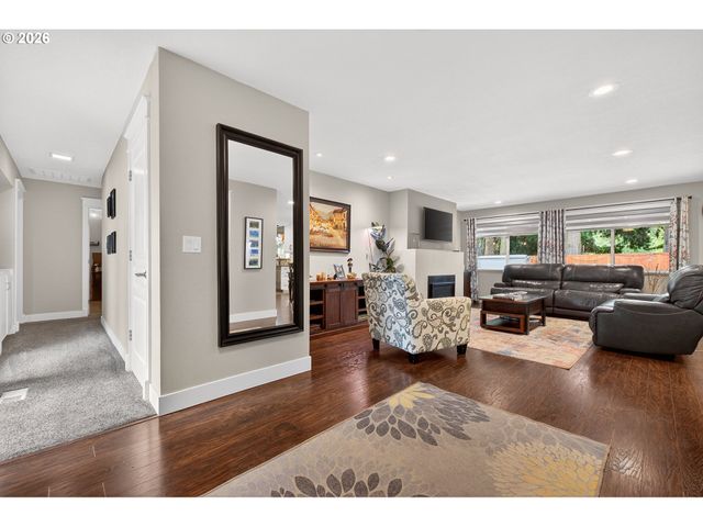 2264 Se SINGING WOODS Dr, Hillsboro, OR 97123