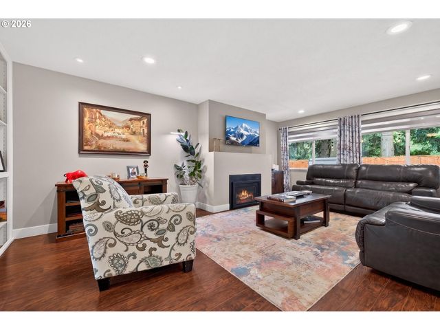 2264 Se SINGING WOODS Dr, Hillsboro, OR 97123