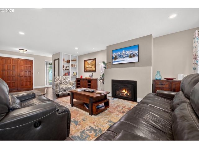2264 Se SINGING WOODS Dr, Hillsboro, OR 97123