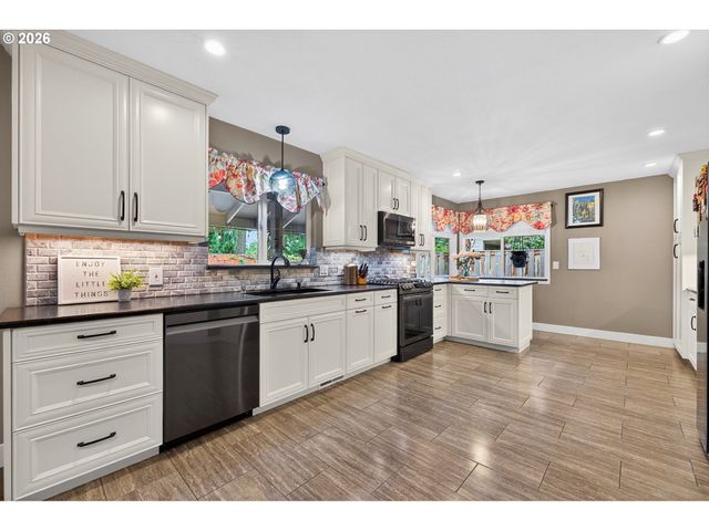 2264 Se SINGING WOODS Dr, Hillsboro, OR 97123